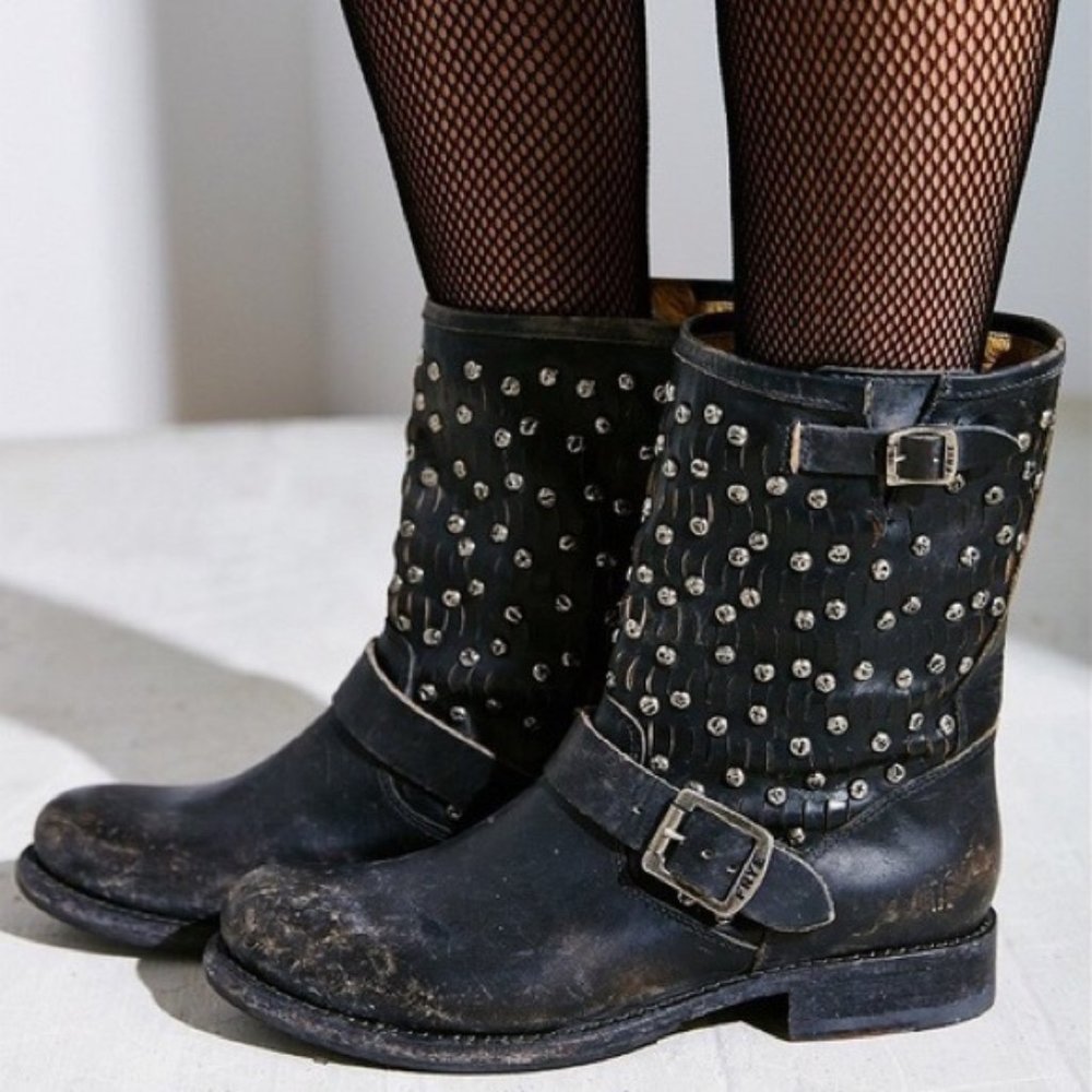 Frye Jenna Studded Disc Vintage Antique Distressed Leather Combat Short Boot - Picture 1 of 16